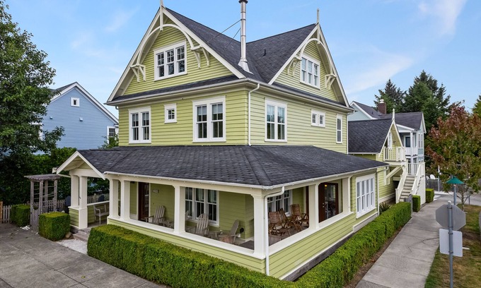 Seabrook House | Seabrook's Sea Glass Tumbler: Dog Friendly