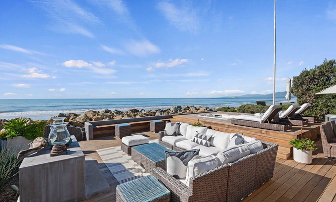 Ventura House | Seacliff Beach Retreat - Amazing Beachfront for Family of 6