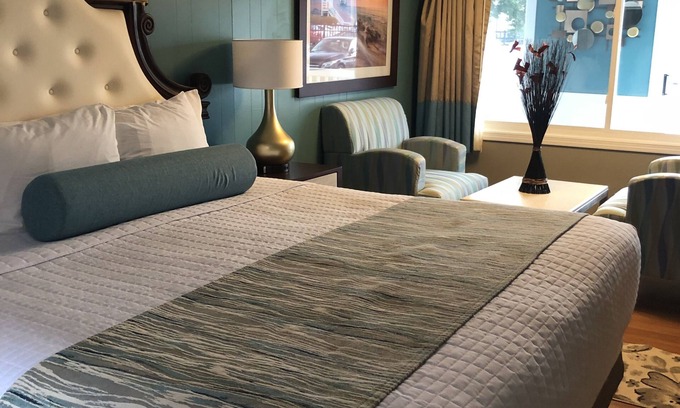 Hyannis Hotel | SeaCoast Inn