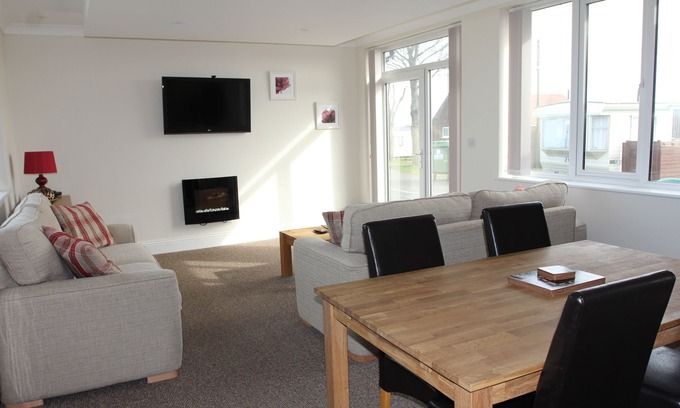 Muston House | Seadale Lodge- Holiday rental that sleeps 4-6 people with superb view of Filey