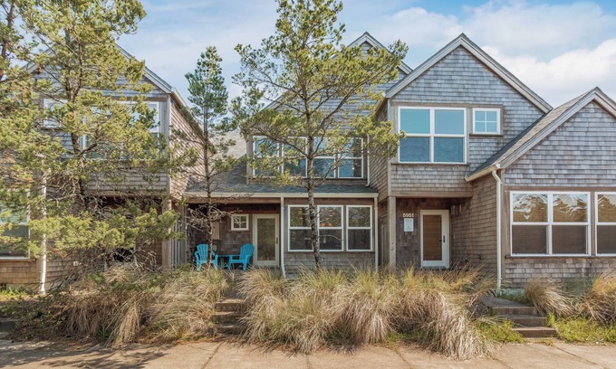 Shorepine Village House | SeaEscape: Cozy townhome, family & dog-friendly. Walk to everything