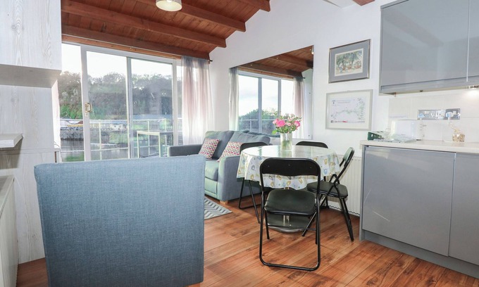 Borth-y-Gest House | SEAFARER'S HAVEN, family friendly in Porthmadog