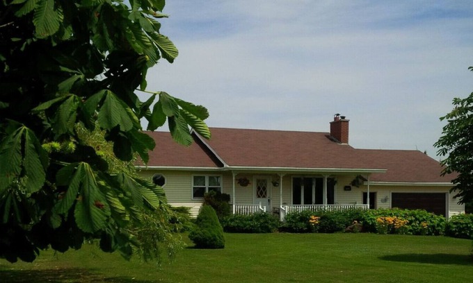 Seafoam Apartment | Seafoam Shore furnished basement apartment