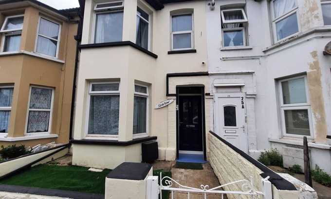 Clacton-on-Sea Apartment | Seafront 2-Bed Apt, Sleeps 4 in Clacton-on-Sea