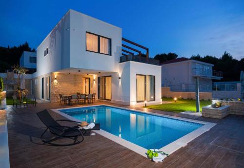 Okrug Villa | Seafront Ciovo Villa Villa Trogir Deluxe Dva 6 Beautiful Bedrooms Private Pools Sea Front - Sauna