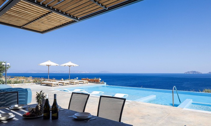 Vizari Villa | Seafront elegant villa,infinity pool &devine views