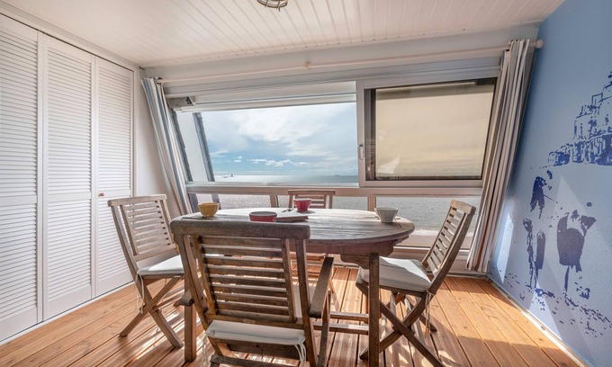 Pornichet Apartment | Seafront, flat under roofs for 4