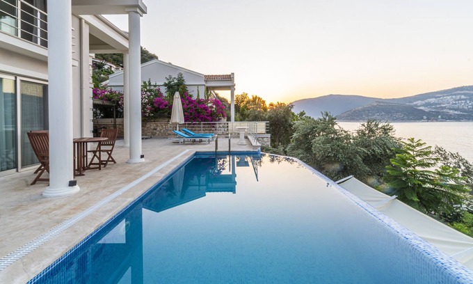 Kas Villa | Seafront Luxurious Villa’s with a Stunning view! Only 50 m to the sea!