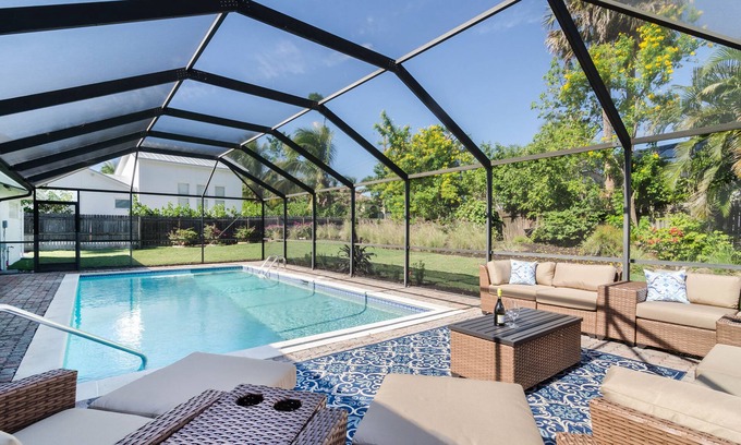 Coquina Sands House | SEAGLASS COTTAGE in Coquina Sands - Newly Renovated, Walk to the Beach!