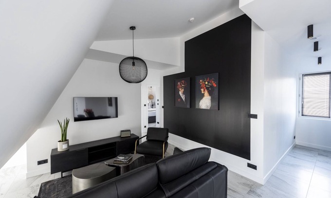 Faubourg-du-Roule Apartment | Seaham, 4 stars, View on Eiffel Tower and Sacré-Coeur