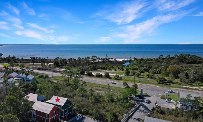 Port St. Joe House | SEAS THE DAY IS A PRIVATE 2BD COTTAGE WITH 3 COMMUNITY POOLS, PET FRIENDLY!