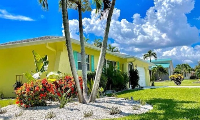 Iona House | Seashell Palms - Close to Sanibel Island & Fort Myers Beach