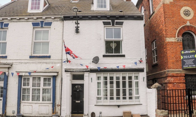 Hornsea Cottage | SEASHELLS, pet friendly, with a garden in Hornsea