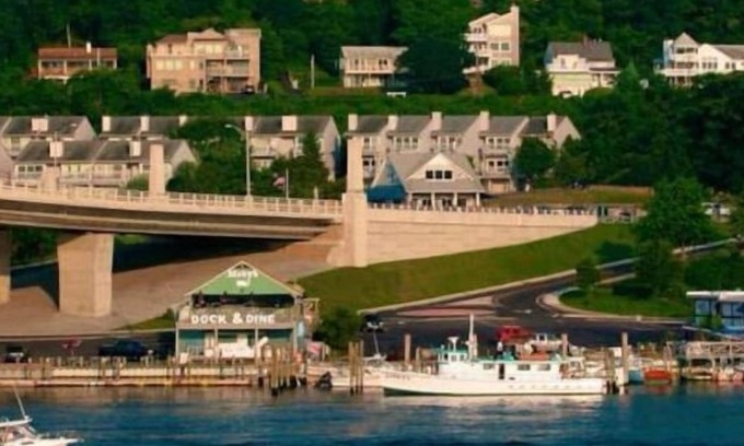 Highlands Apartment | Seashore Town - quaint one bedroom apartment