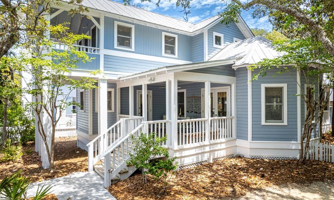 Seaside House | Seaside "Blue Skies" 3BR |Sleeps 10 | NEW Listing | 2 Bikes!