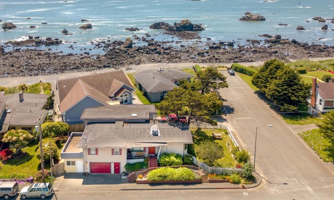 Crescent City House | Seaside Family Retreat