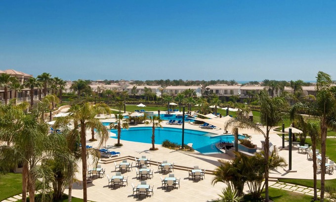 Ain Sokhna Hotel | Seaside Golf Retreat – Poolside Fun, Golfer’s Bar & Private Beach
