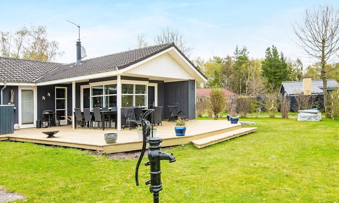 Fjellerup House | Seaside Haven with Swing - By Traum Ferienwohnungen