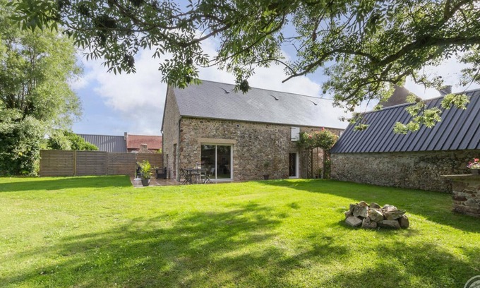 Anneville-sur-Mer Cottage | Seaside house with garden in Anneville-sur-Mer