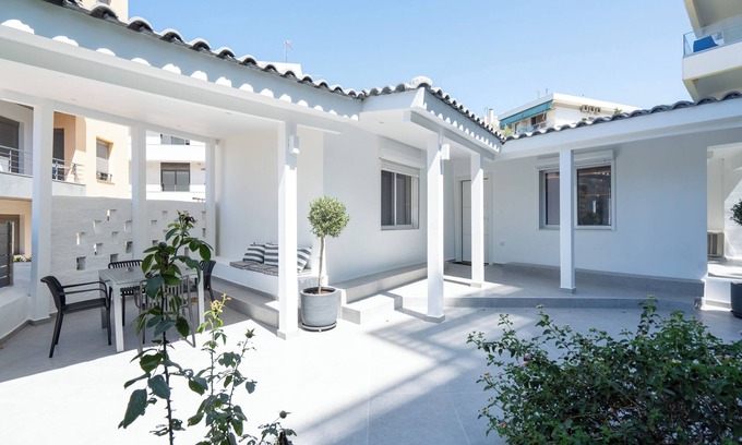 Voula House | Seaside Oasis: Voula Retreat steps from Beach
