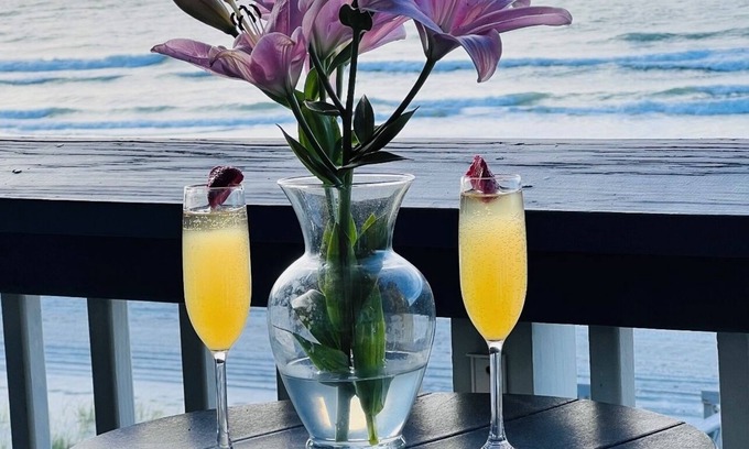 Surfside Beach Apartment | Seaside Retreat-Beachfront/Oceanfront Condo