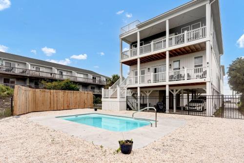 Surf City House | Seaside Serenity Beautiful Home on Topsail 7 BR