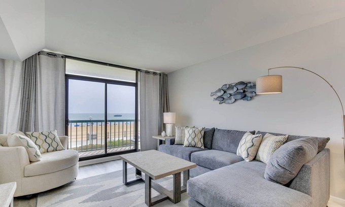 Northeast Virginia Beach Condo | Seaside Serenity: 2 Bedroom Beach Condo in the Heart of the Resort Area