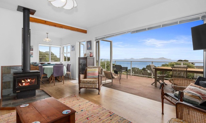 Langs Beach House | Seaside Serenity - Well-appointed and comfortable home with stunning views over Bream Bay