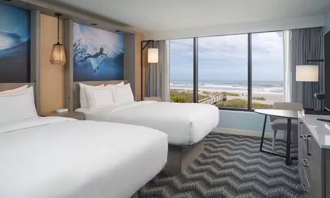 Cocoa Beach Hotel | Seaside Symphony! Short Drive to TreeTop Trek and Brevard Zoo! Onsite Pool!