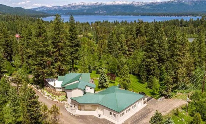 McCall House | Seasons at McCall - Indoor Pool - Game Room - Outdoor Hot Tub - Bar room - Pool table