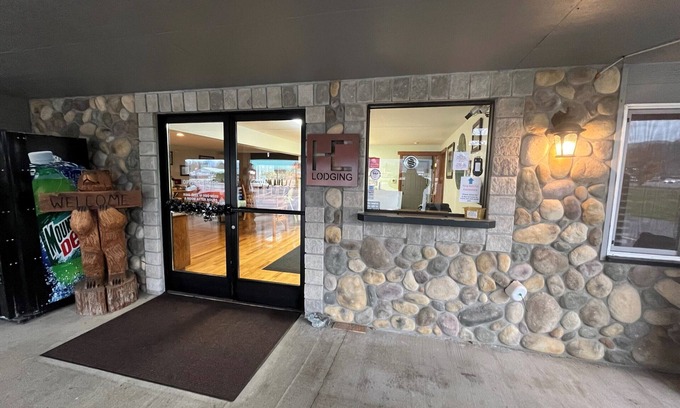 Morton Hotel | Seasons Motel