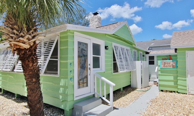 Treasure Island Apartment | SeaSpray Beach Cottage A