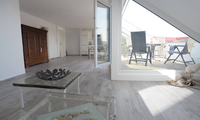 Gaienhofen Apartment | SEASUCHT, NEU-LOGGIA Blick: SEE & HESSE-HAUS, INSPIRATION, 4 P., P. QUIET, CENTER