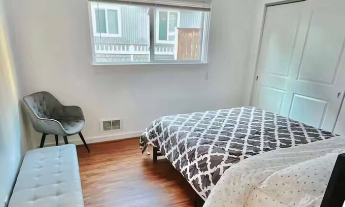 West Queen Anne Hotel | Seattle luxury 4 Suites Retreat - Sophisticated Urban Living w Space, Style, and unmatched Comfort