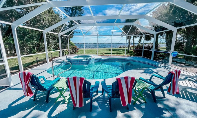 Englewood House | SeaTurtle 🐢Bayfront w/heated pool, steps to Beach, Sleeps 10, Pets🐾