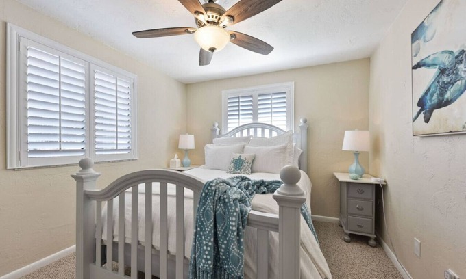 Jacksonville Beach House | SeaTurtle Retreat|Walk Everywhere|1 Blk to Beach|Close to Mayo