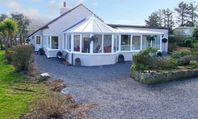Dulas House | SEAVIEW COTTAGE, pet friendly, character holiday cottage in Moelfre