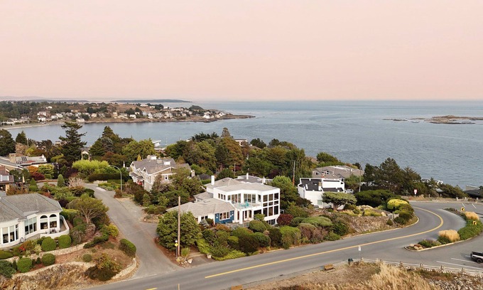 Oak Bay House | Seaview Oasis