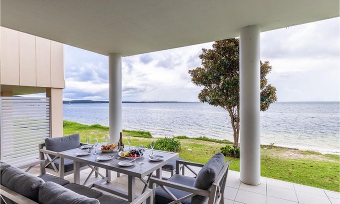 Salamander Bay Apartment | Seaview Splendour 2, 163 Soldiers Point Rd - waterfront stunning unit