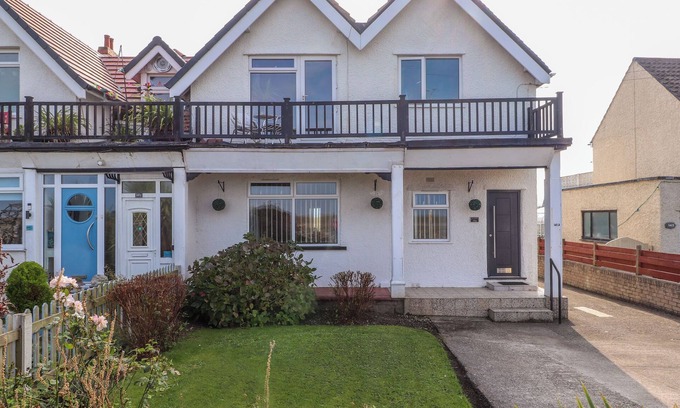 Rhos on Sea Cottage | SEAWARD, pet friendly, country holiday cottage in Rhos-On-Sea