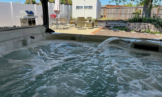 Bay Ho House | SeaWorld Retreat: 4BR House/Jacuzzi/BBQ