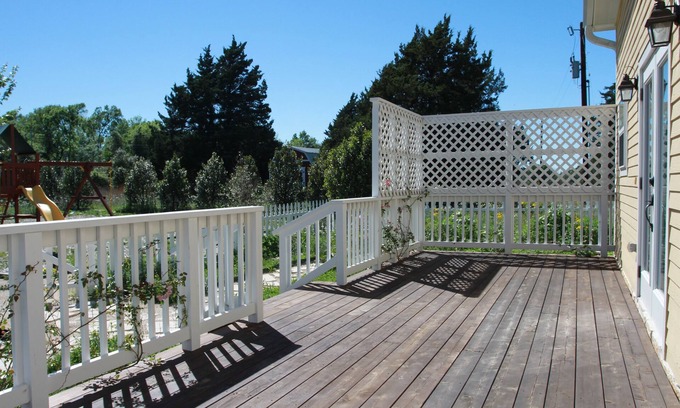 Brenham House | Secluded 1 BR cottage on over 7 acres 4.5 mi from Chappell Hill