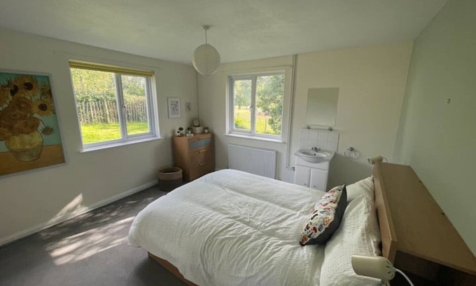 New Forest District House | Secluded 3 bed cottage in private parkland