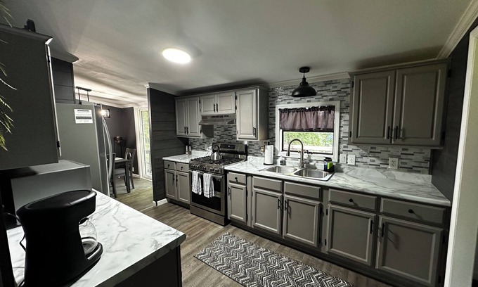 Warsaw House | Secluded 3-bedroom house within 3 minutes to downtown Warsaw