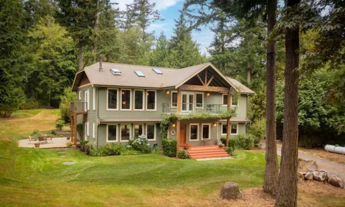 Lummi Island Cottage | Secluded 5BD Cozy PNW Cottage w/ Beach Access!
