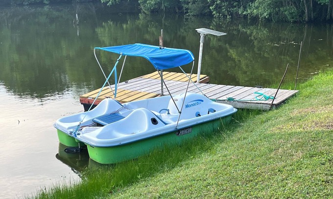 Brenham House | Secluded, acreage,1.5m to dwntn. Fishing-paddleboat-nature trail-KING Sleep# Bed