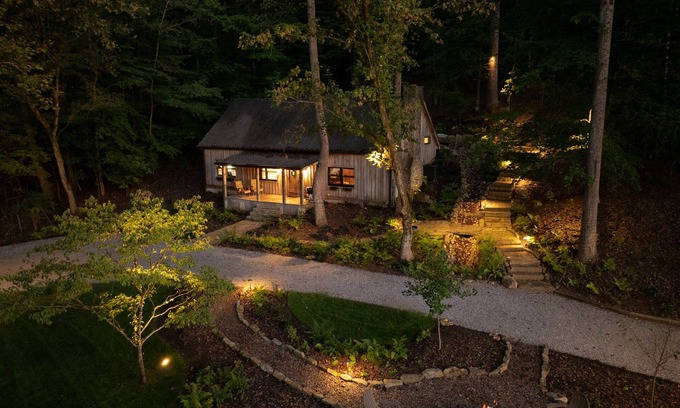 Ashley Oaks Cabin | Secluded Cabin in the Woods Close to It All