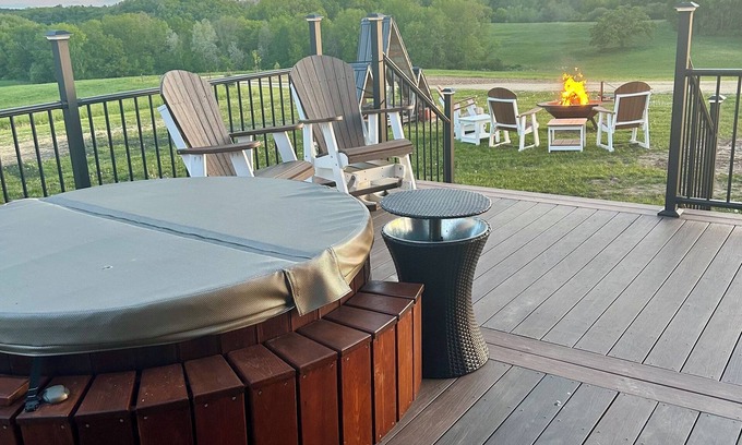 Viola Cabin | Secluded cabin on 75 acres 360 views cedar hot tub infrared sauna outdoor Shower