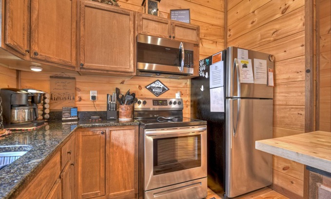 Copperhill Cabin | Secluded, Close to Downtown Blue Ridge, Perfect Couples Retreat!