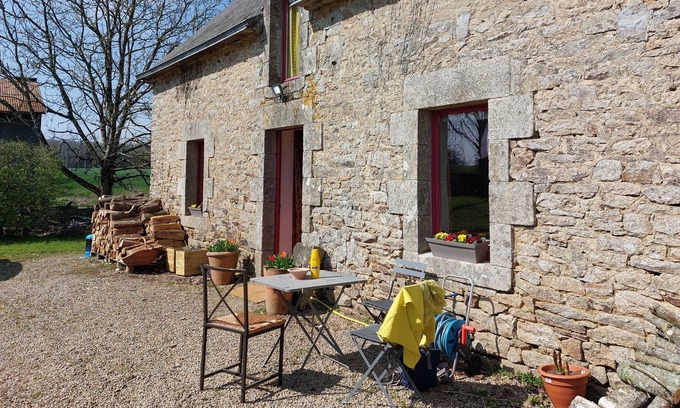 Camors House | Secluded country house near small town - a short drive from beaches